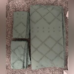 King Bedsure duvet set. Sage green